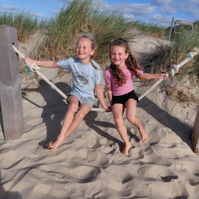 Schommelend op het Texelse strand