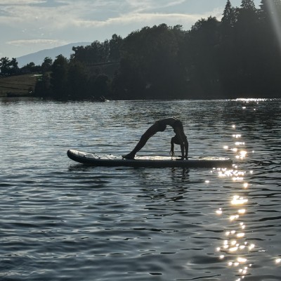 Bruggetje op de sup in Oostenrijk met zonsondergang
