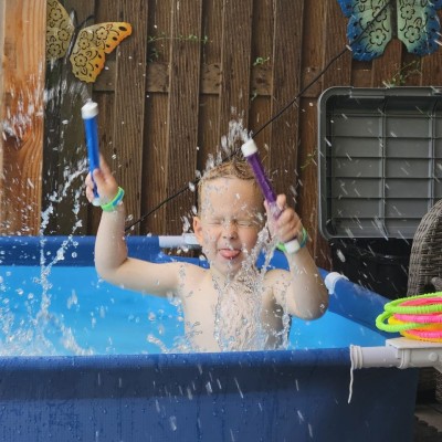 Grote waterpret met mn neefje!