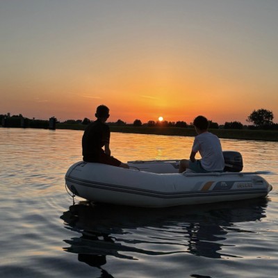 Varen bij zonsondergang