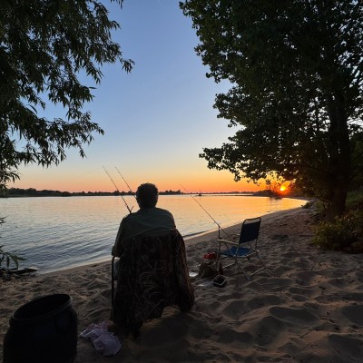 Zomeravond aan de Waal.