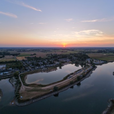 Zonsondergang langs de ijssel