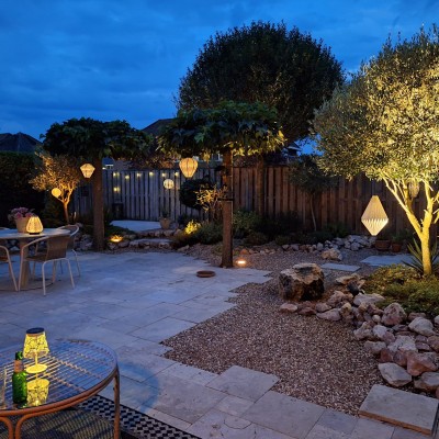 zomeravond in de tuin